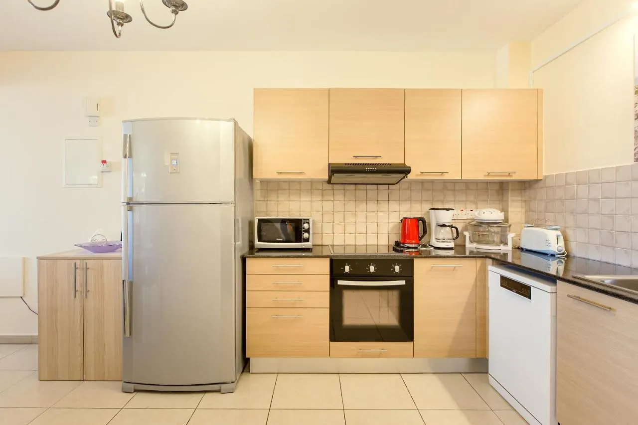 Nissi Beach Pool View Apartment Free Wifi アヤナパ