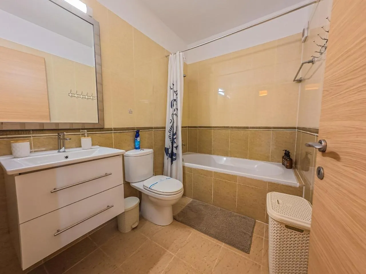 Nissi Beach Pool View Apartment Free Wifi アヤナパ 0*,